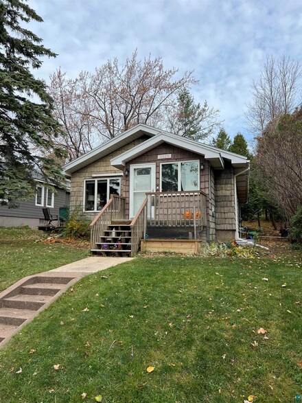4523 Jay St, Duluth, MN 55804