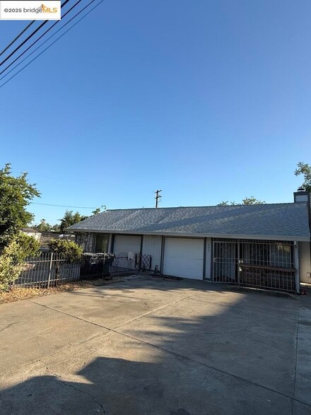 502 Macarthur St, Sacramento, CA 95838
