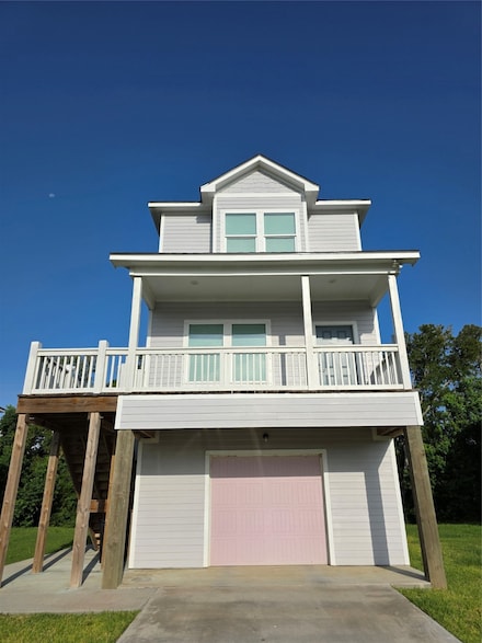 6326 Red Oak Dr, Hitchcock, TX 77563