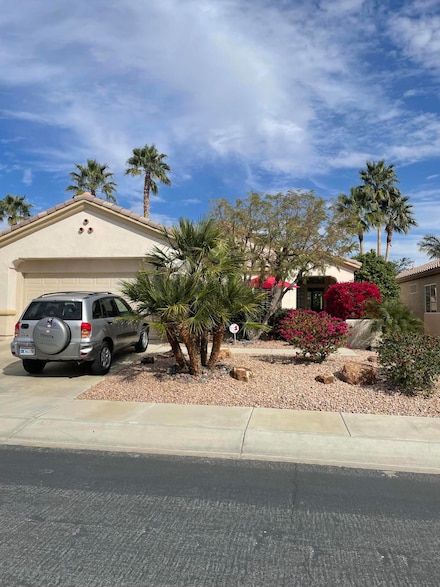 78212 Vinewood Dr, Palm Desert, CA 92211