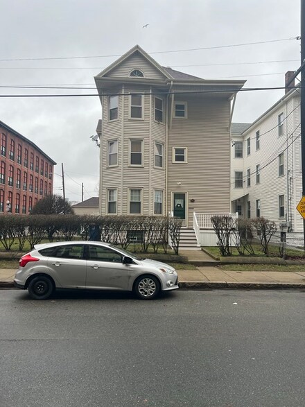 203 Deane St, New Bedford, MA 02746