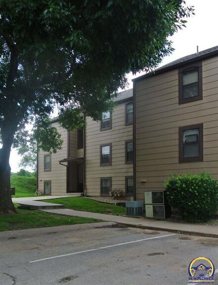 1444 Westbrooke St, Lawrence, KS 66049