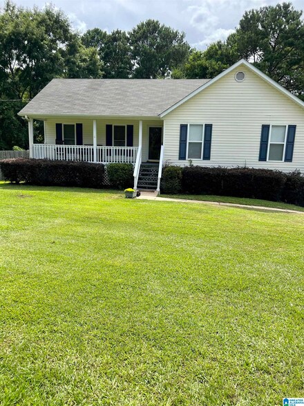 1410 Edgefield Ln, Bessemer, AL 35023
