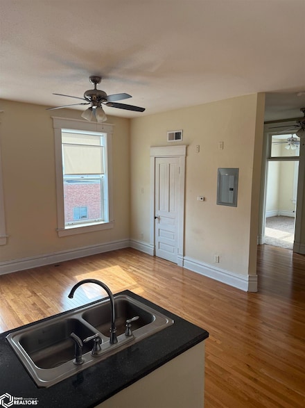 901 Main St, Grinnell, IA 50112