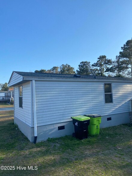235 Seashore Dr, Swansboro, NC 28584