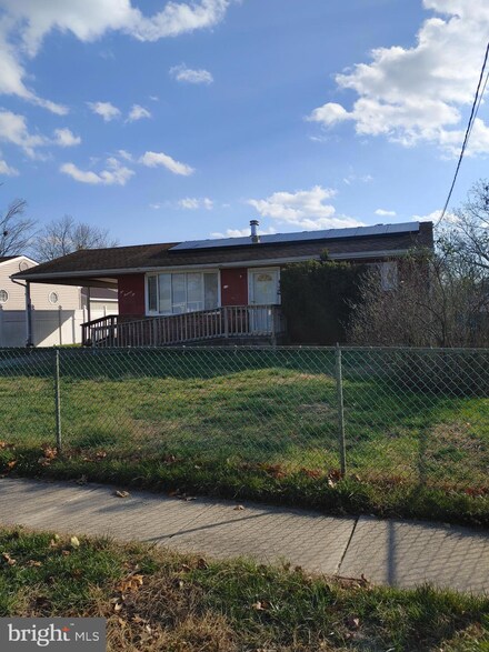 506 Maple St, Lakehurst, NJ 08733