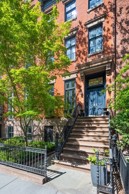 439 W 21st St, New York, NY 10011