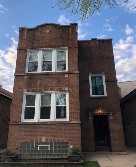 2441 W Dakin St, Chicago, IL 60618