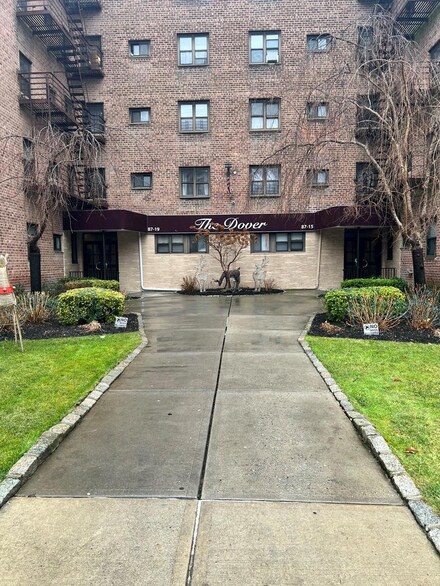8719 204th St Unit A41, Hollis, NY 11423