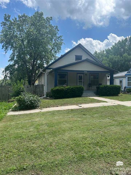 808 Blunt St, Clay Center, KS 67432