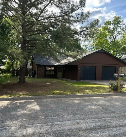 1018 & 1020 N Turtle Creek Dr, Rogers, AR 72756