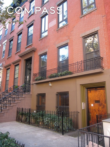 442 W 44th St, New York, NY 10036