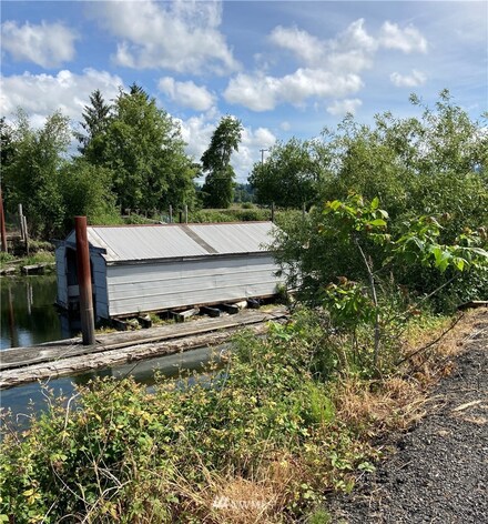 172 S Welcome Slough Rd, Cathlamet, WA 98612