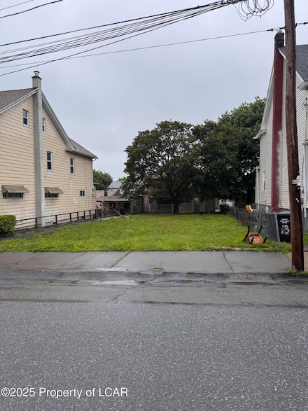 9-11 E Oak St, Hazleton, PA 18202