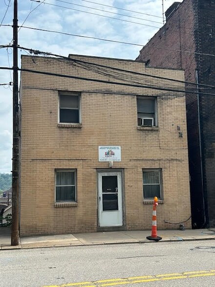 926 Island Ave, Mc Kees Rocks, PA 15136