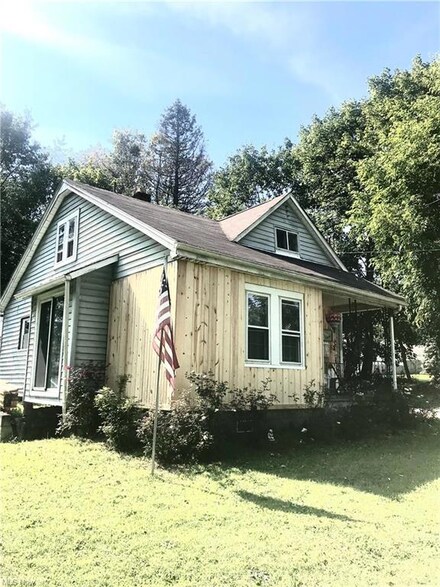 67 Katherine St, Struthers, OH 44471