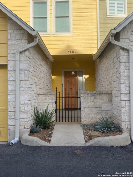 400 E Guenther St Unit 3102, San Antonio, TX 78210