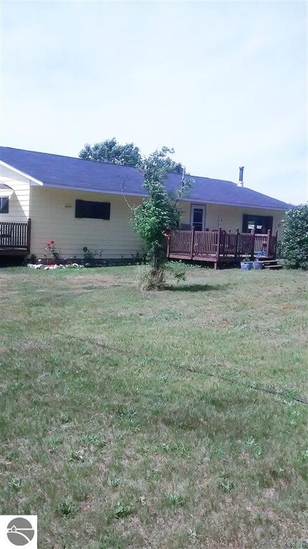 3880 S M-37, Harrietta, MI 49638