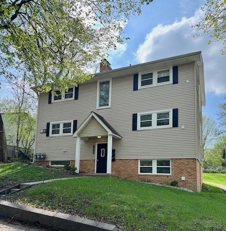 1615 Peach St, Ann Arbor, MI 48105