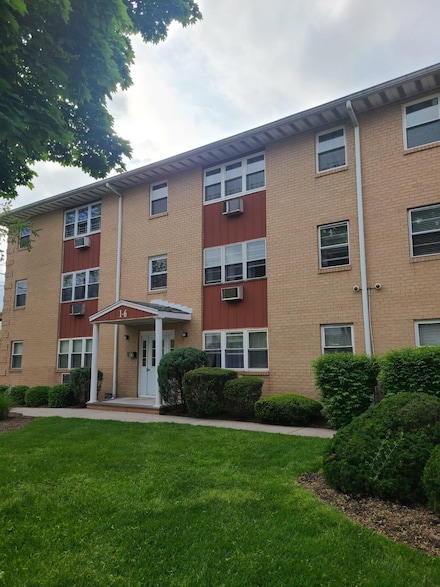 2 Radio Ave Unit B2, Secaucus, NJ 07094