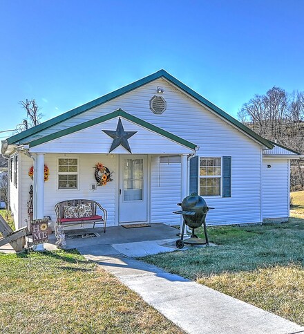 22358 Apache Ln, Bristol, VA 24202