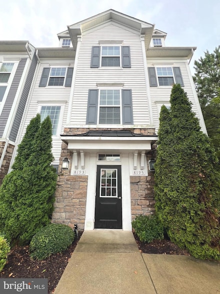 8193 Falls Grove Dr, Manassas, VA 20111