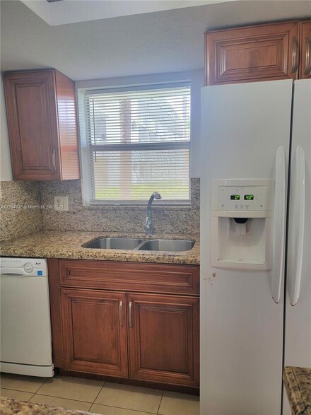 8510 Sunrise Lakes Blvd Unit 105, Sunrise, FL 33322