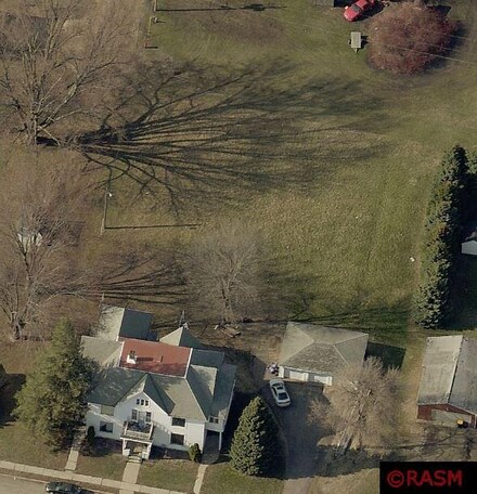 29 2nd St NE, Madelia, MN 56062