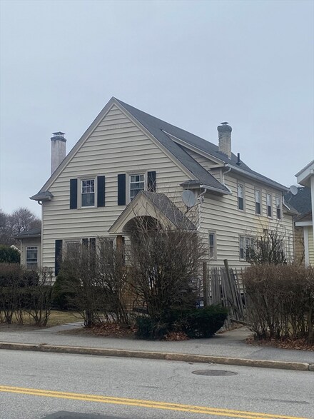 117 Burncoat St, Worcester, MA 01605