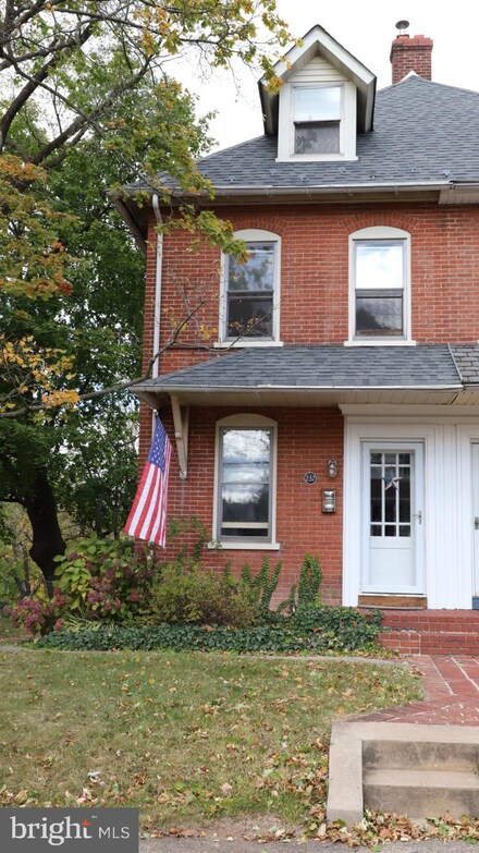 237 W Chestnut St, Souderton, PA 18964