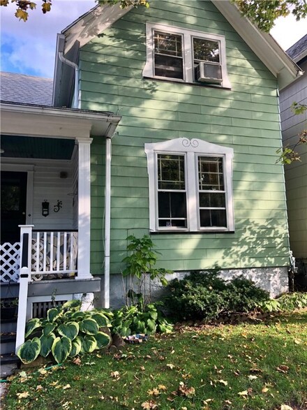 160 Oakland St, Rochester, NY 14620