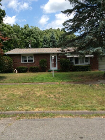 1 Troback Dr, Exeter, PA 18643