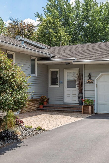 986 Ingerson Rd, Saint Paul, MN 55126