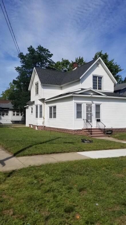 1479 5th St, Muskegon, MI 49441