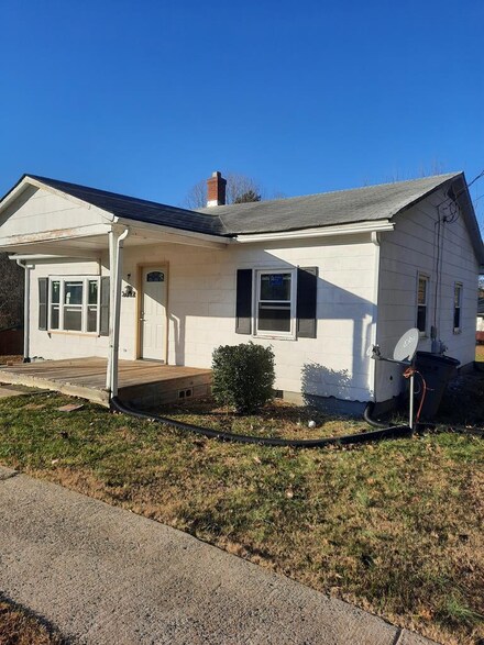 2022 Ridge St, South Boston, VA 24592