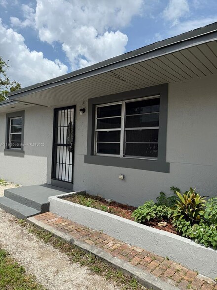 740 NW 100th St Unit 2, Miami, FL 33150