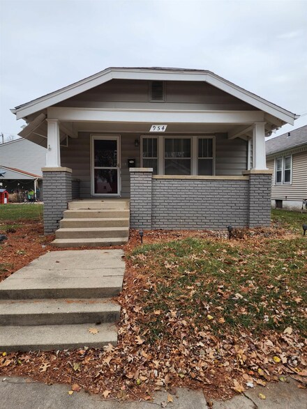 954 E Boone St, Frankfort, IN 46041