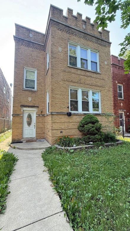 1752 N Mayfield Ave, Chicago, IL 60639