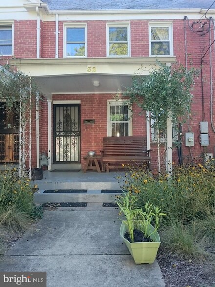 32 Farragut Place NW, Washington, DC 20011