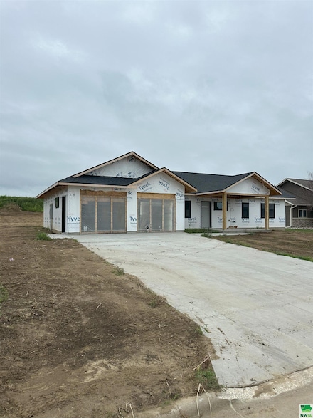 1005 Sunset Cir, Ireton, IA 51027
