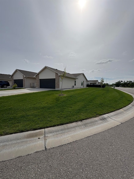 4469 N Sandplum St, Wichita, KS 67205