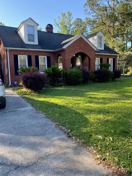 430 S 4th St, Jesup, GA 31545