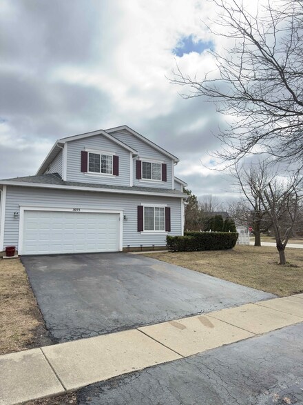 1655 Blanc Ct, Gurnee, IL 60031
