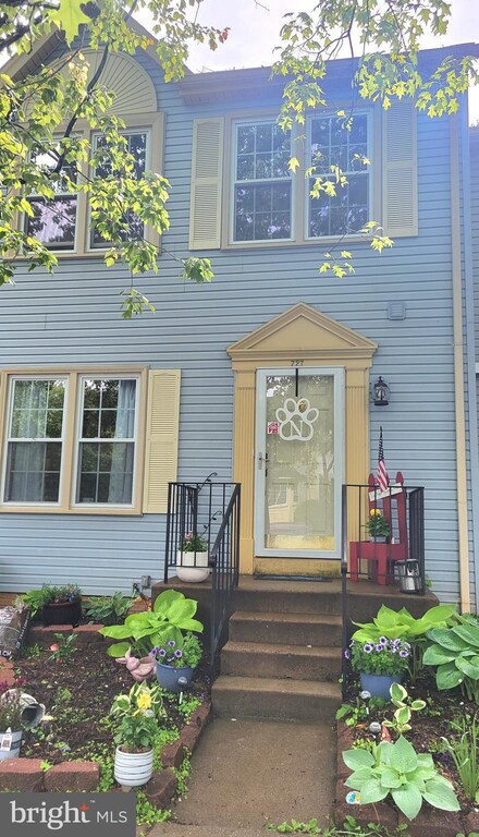 727 Pine Tree Ct, Warrenton, VA 20186