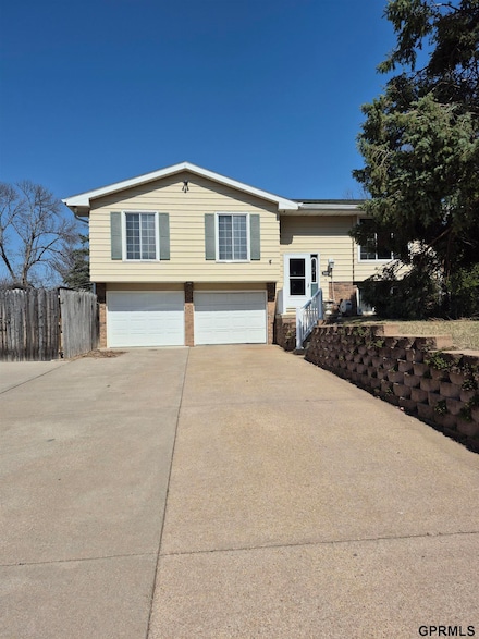 8029 Manderson Cir, Omaha, NE 68134