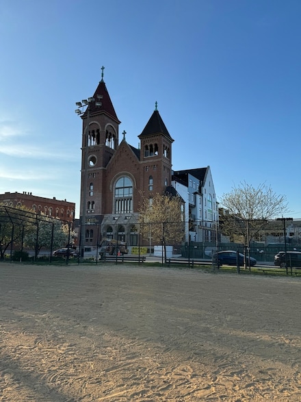 1356 W Chestnut St Unit 203, Chicago, IL 60642