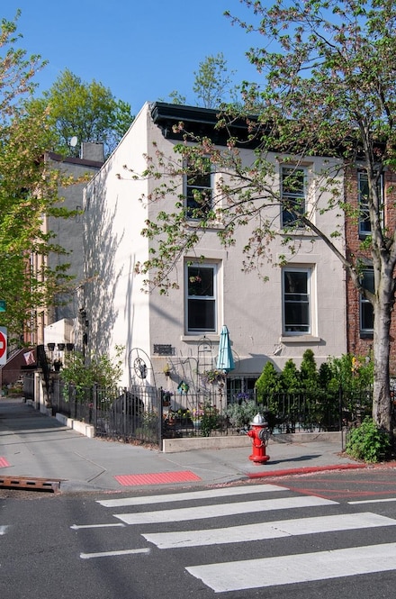 304 5th St, Jersey City, NJ 07302