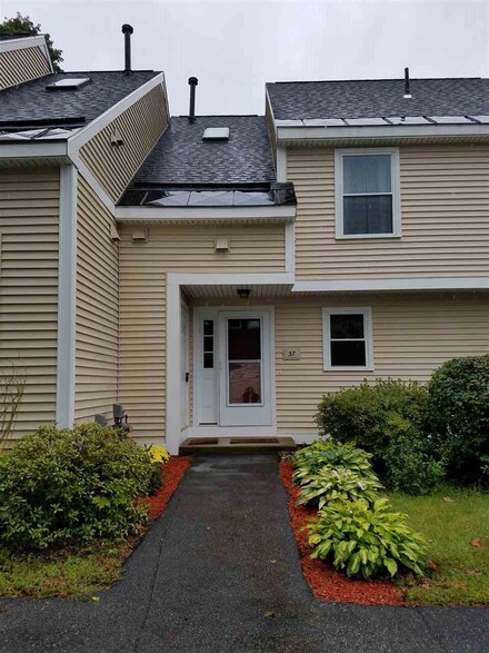 37 Bluffs Dr, Concord, NH 03303