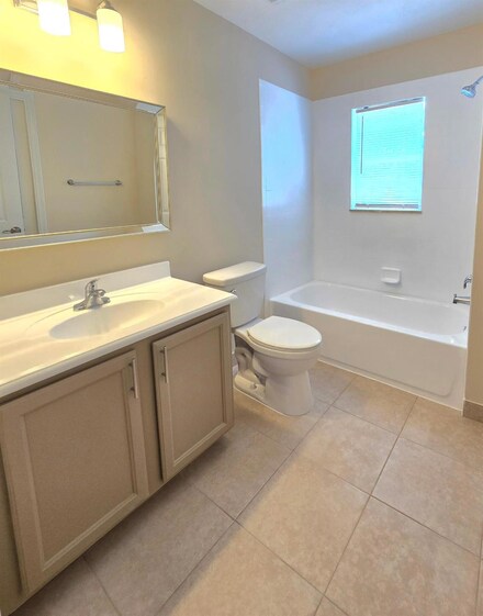 2049 SE June Park Dr, Port Saint Lucie, FL 34952