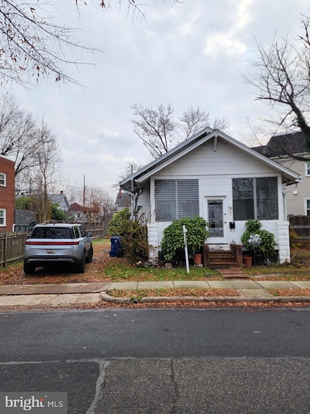 1 E Custis Ave, Alexandria, VA 22301